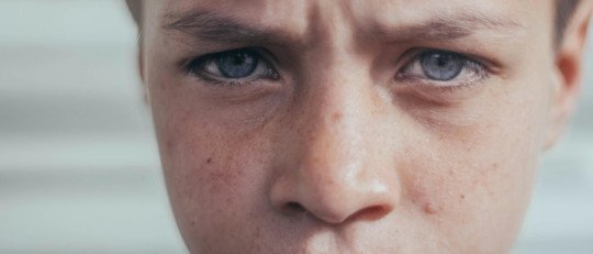 El arte de vincular con niños que han aprendido a desconfiar