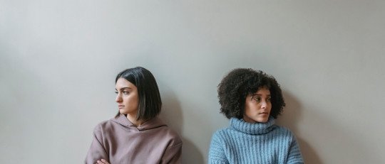 Cuando el enfado se disfraza: qué es el comportamiento pasivo-agresivo