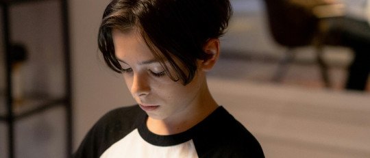 Sufrir negligencia parental en la infancia genera una relación complicada con el propio cuerpo