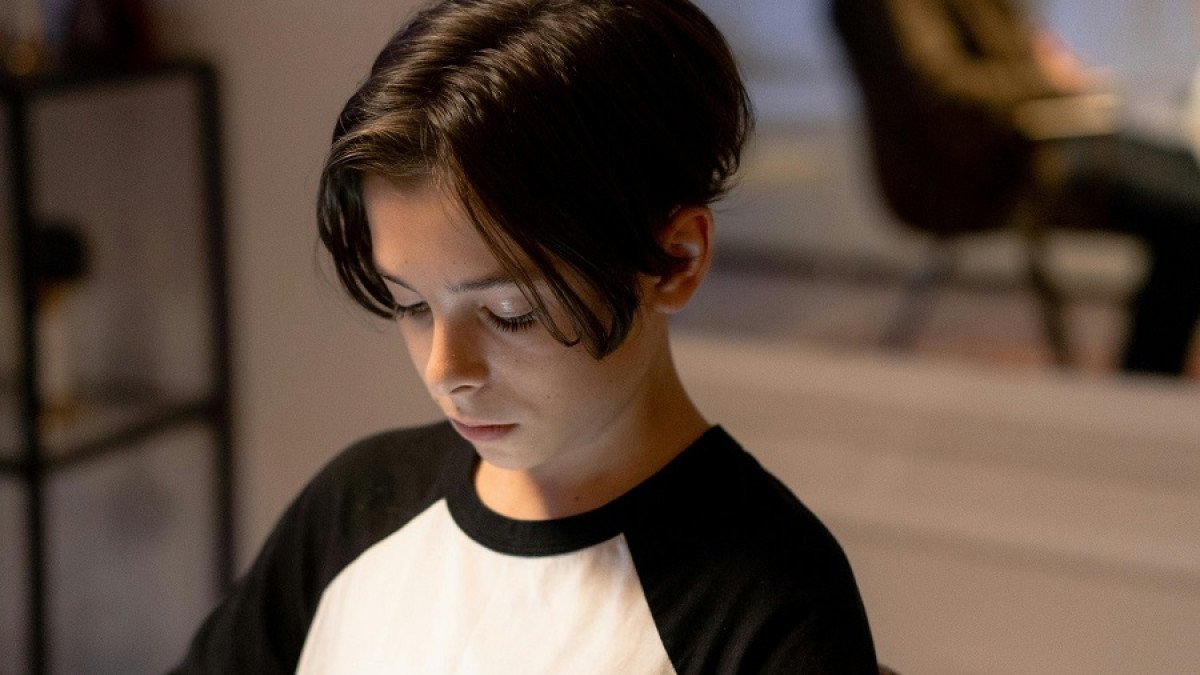 Sufrir negligencia parental en la infancia genera una relación complicada con el propio cuerpo