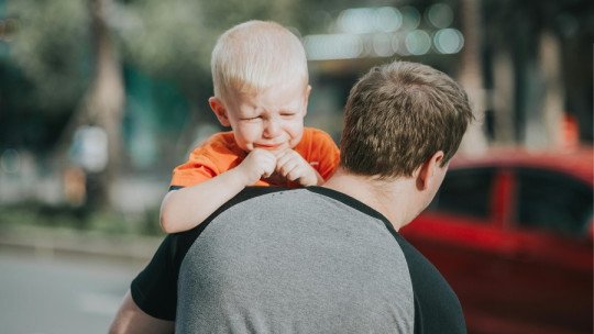 Dar azotes y quitar cosas a tus hijos no es efectivo, y te explicamos por qué