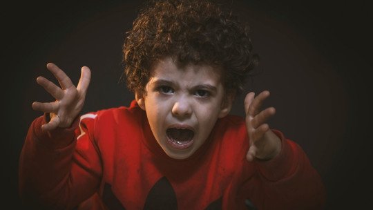 ¿Tu hijo pequeño no para de quejarse? Te explicamos por qué