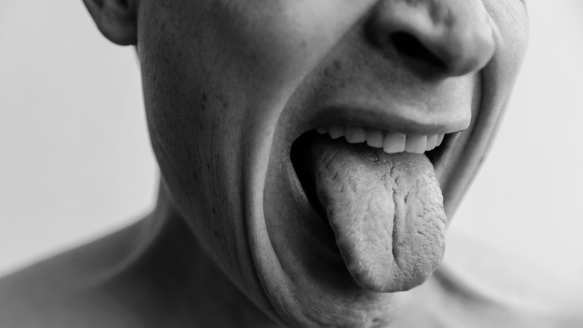El rostro que habla primero: el poder oculto del asco como microexpresión