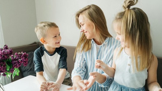 ¿Cuándo empezar a darle tareas del hogar a mi hijo? Claves para no convertirlas en castigo