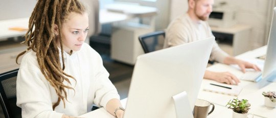 ¿Cómo afectan psicológicamente las condiciones climáticas en el trabajo?