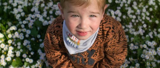 ¿Por qué el Optimismo Infantil disminuye con la edad?