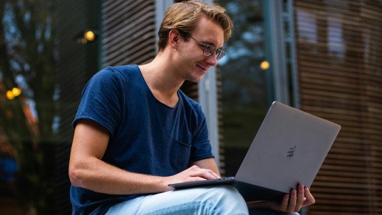 La gente ya está usando la IA como 'pareja virtual', según un estudio