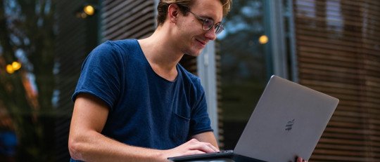 La gente ya está usando la IA como 'pareja virtual', según un estudio