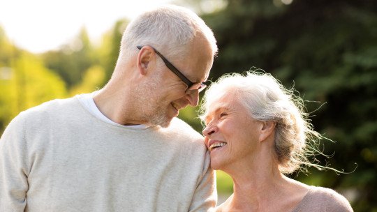 Adultos mayores y salud emocional: cómo vencer la soledad y cultivar resiliencia