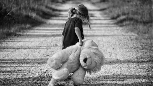 Vivir en barrios pobres hace que el cerebro infantil sea más vulnerable a la depresión