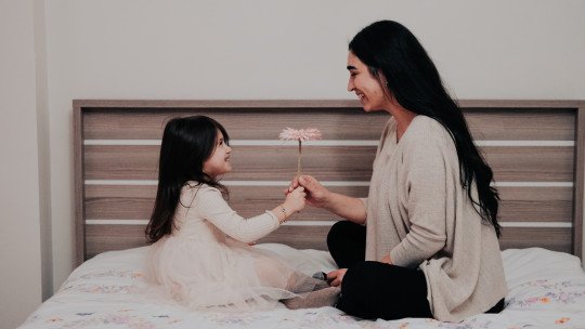 El espejo emocional en la crianza: cómo los hijos reflejan nuestro mundo