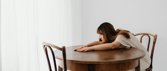 La trampa de la positividad tóxica: cuando estar feliz se convierte en presión