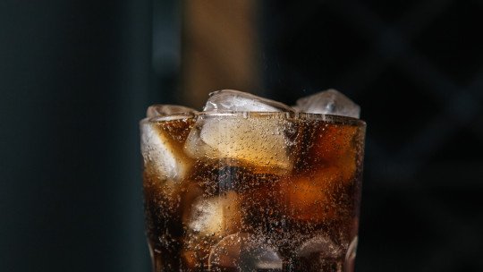 Las bebidas azucaradas podrían hacer surgir la depresión a través de una bacteria
