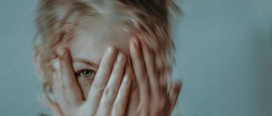 La etapa vital más 'triste' ya no es la mediana edad: es la juventud