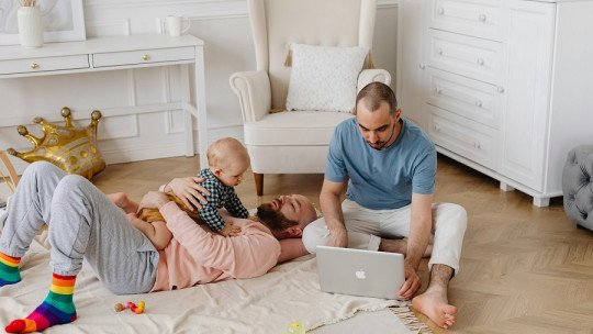 La Carga Mental de las tareas del hogar está mejor repartida en las parejas homosexuales