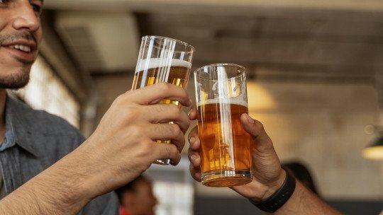 ¿Beber un poco de alcohol es suficiente para elevar el riesgo de demencia?