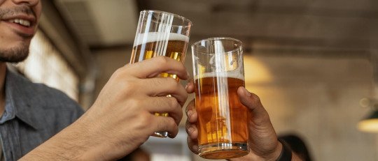 ¿Beber un poco de alcohol es suficiente para elevar el riesgo de demencia?