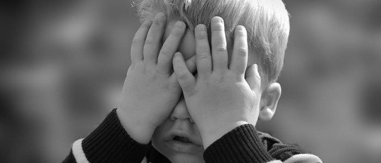 Mi hijo llora al ir al colegio: causas y cómo ayudarlos a despedirse sin llantos