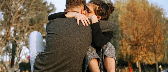 Cuando amar duele: la fina línea entre el amor y la dependencia