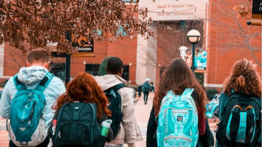 Cómo el estrés escolar puede desgastar la salud mental de los jóvenes