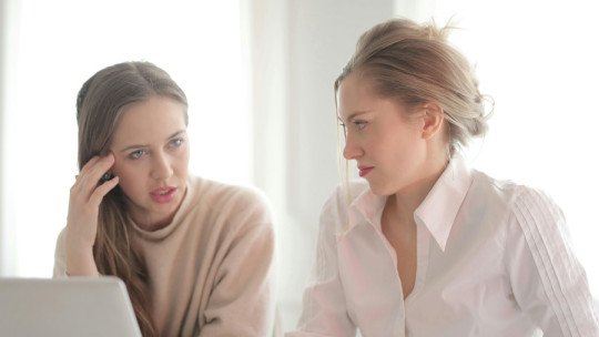 Cómo lidiar con los opinólogos de la maternidad