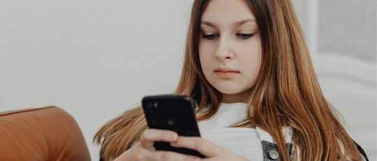 La Paradoja de la Soledad Digital: rodeado de mensajes pero sintiéndote solo