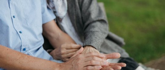 ¿Qué recursos sociales tienen las personas LGTB mayores en la actualidad?