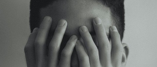 Cómo la Baja Autoestima influye en el consumo de Drogas