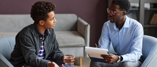 Uso de la rueda de emociones en psicoterapia cognitivo conductual en adolescentes