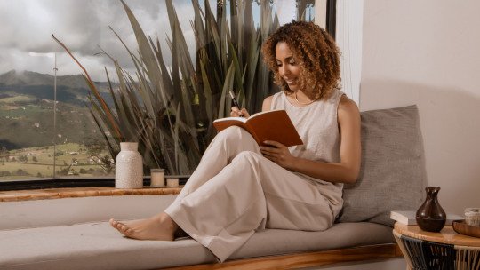 Cómo dejar de rumiar: 3 psicohábitos efectivos para cortar la ansiedad y recuperar la calma