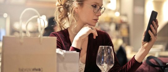 La relación entre el consumismo y la baja autoestima