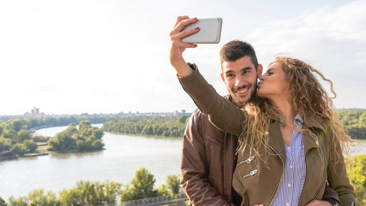 ¿Cómo afecta a las relaciones de pareja el no parar de publicar en redes sociales?