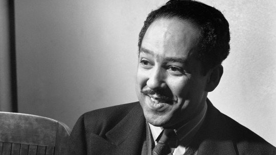 Langston Hughes: biografía del gran poeta del Renacimiento de Harlem