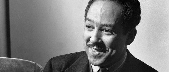 Langston Hughes: biografía del gran poeta del Renacimiento de Harlem