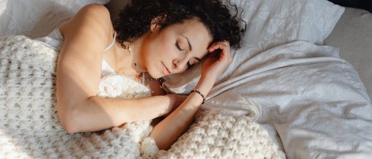 Los beneficios psicológicos de dormir adecuadamente