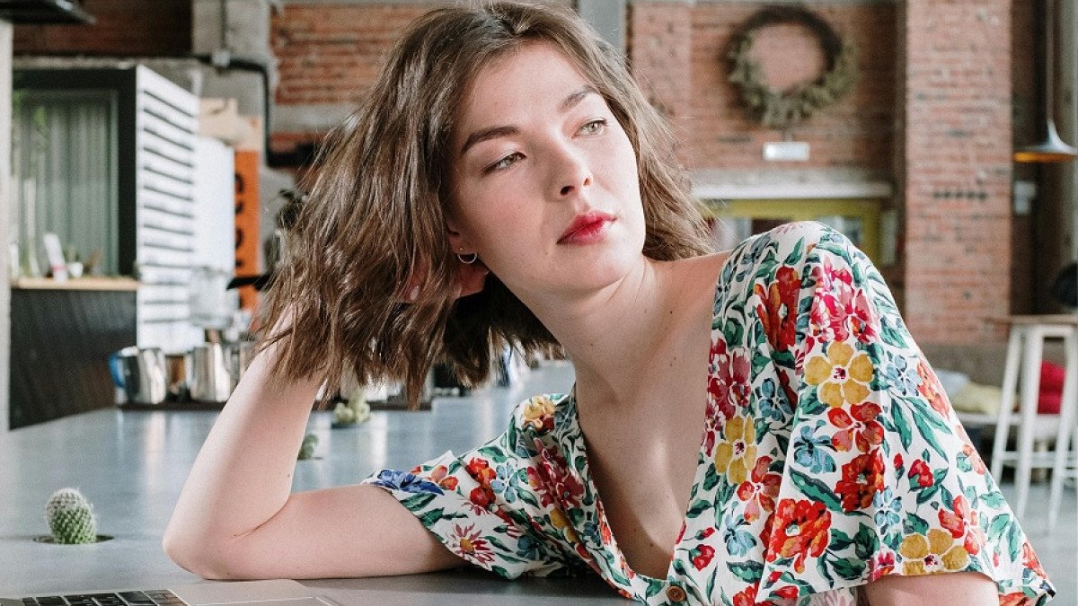 El silencio emocional del inicio del año: cuando no estás triste, pero tampoco estás bien