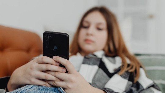 Cómo la adicción a las pantallas destruye la calidad del sueño