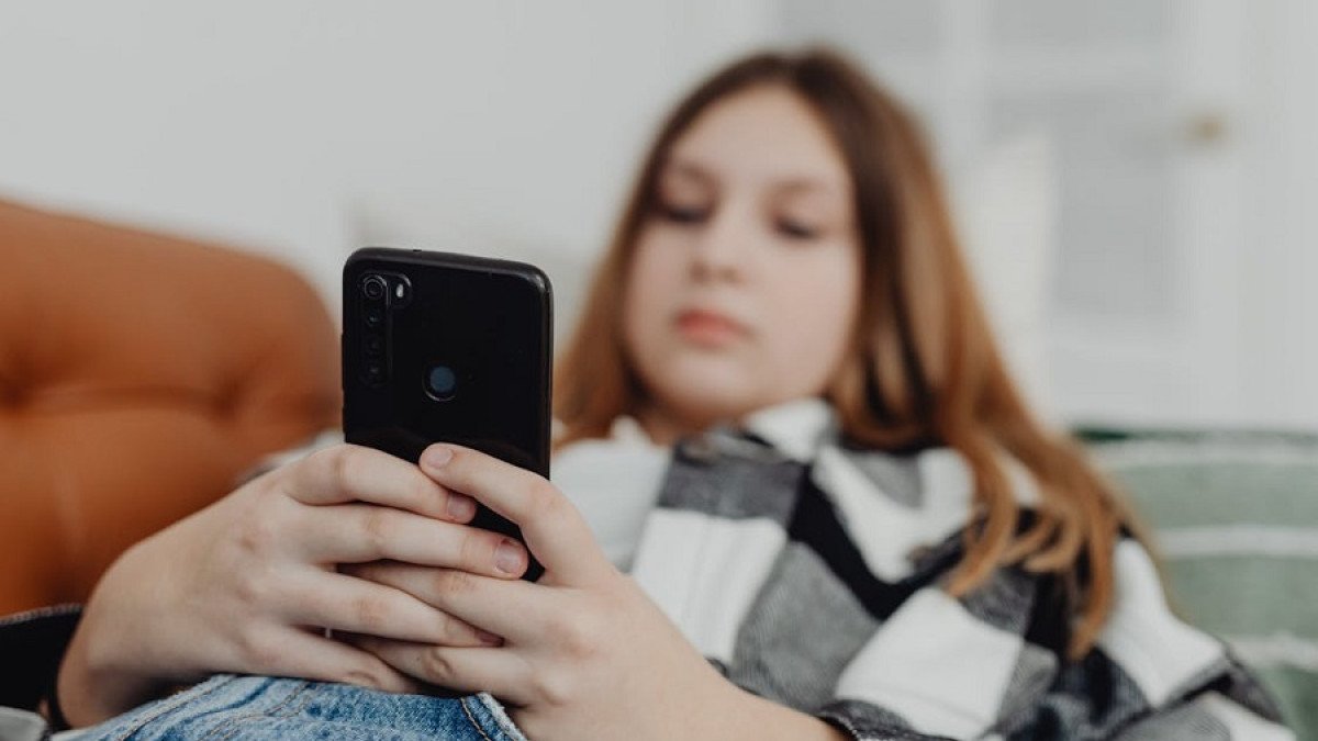 Cómo la adicción a las pantallas destruye la calidad del sueño
