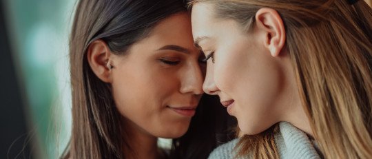 El trauma relacional y las dificultades vinculares en personas LGTBIQ+