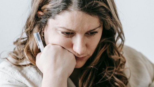 Cómo el apego inseguro se relaciona con la ansiedad