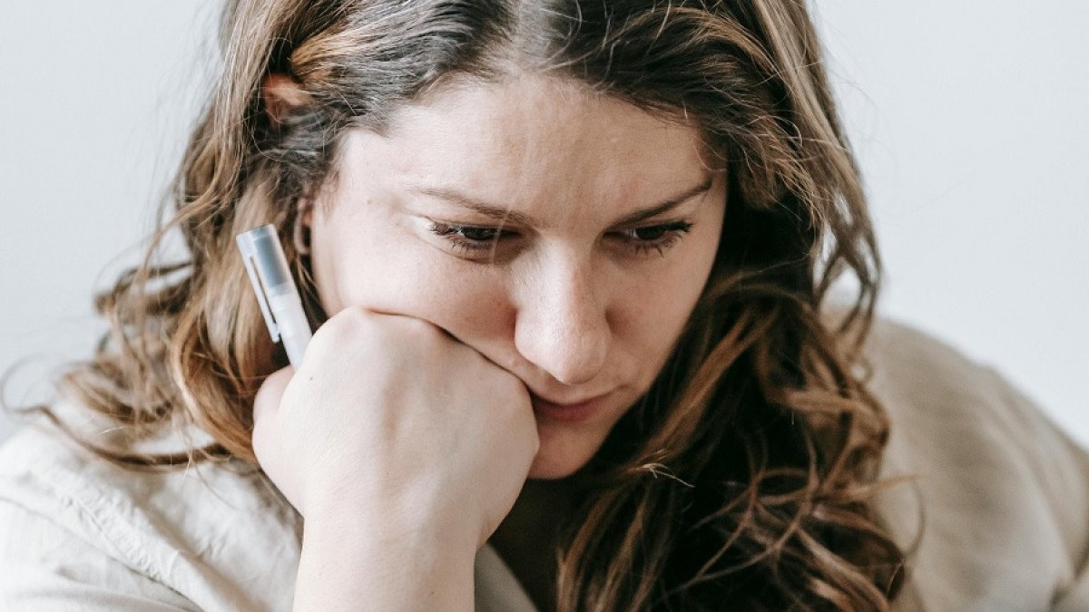 Cómo el apego inseguro se relaciona con la ansiedad