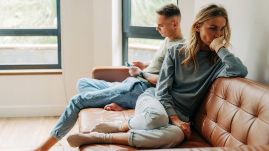 Desconfío de mi pareja: claves y soluciones para mejorar la relación
