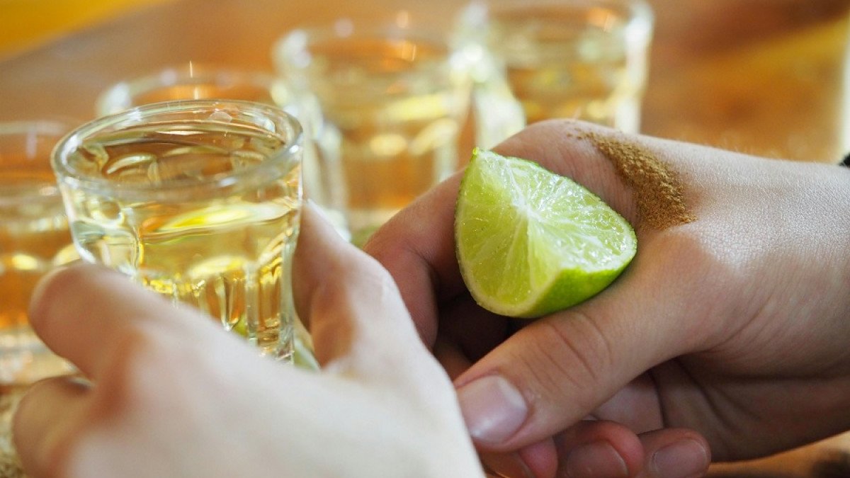 Mezclar Alcohol y Ansiolíticos: por qué es una combinación mortal (explicado por un psicólogo)