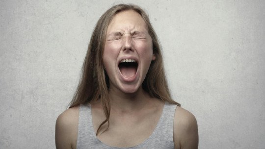 La complicada relación entre la ansiedad social y la agresividad