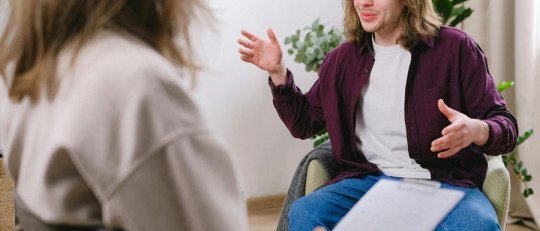 Evaluación clínica en adultos: qué debe valorar un psicólogo más allá del diagnóstico