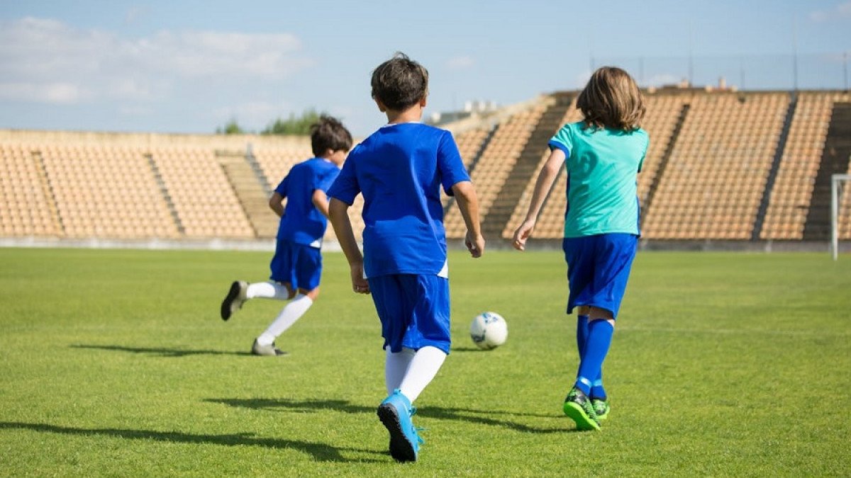 Padres que presionan sin querer: el efecto Espejo Emocional en el deporte
