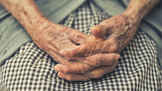 Pautas de cuidado y autocuidado para familiares de personas con Alzheimer