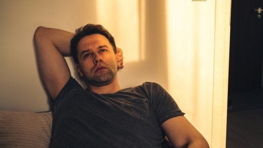 Cuando la soledad duele: cómo distinguirla de estar solo por elección, y qué hacer