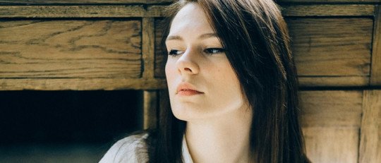 Biohacking del Lenguaje: cómo tus palabras reconfiguran el cerebro para el éxito