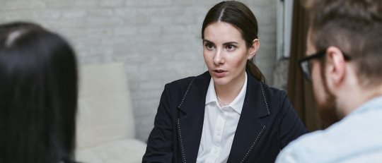 'No quiero tener hijos': cómo poner límites ante la presión familiar